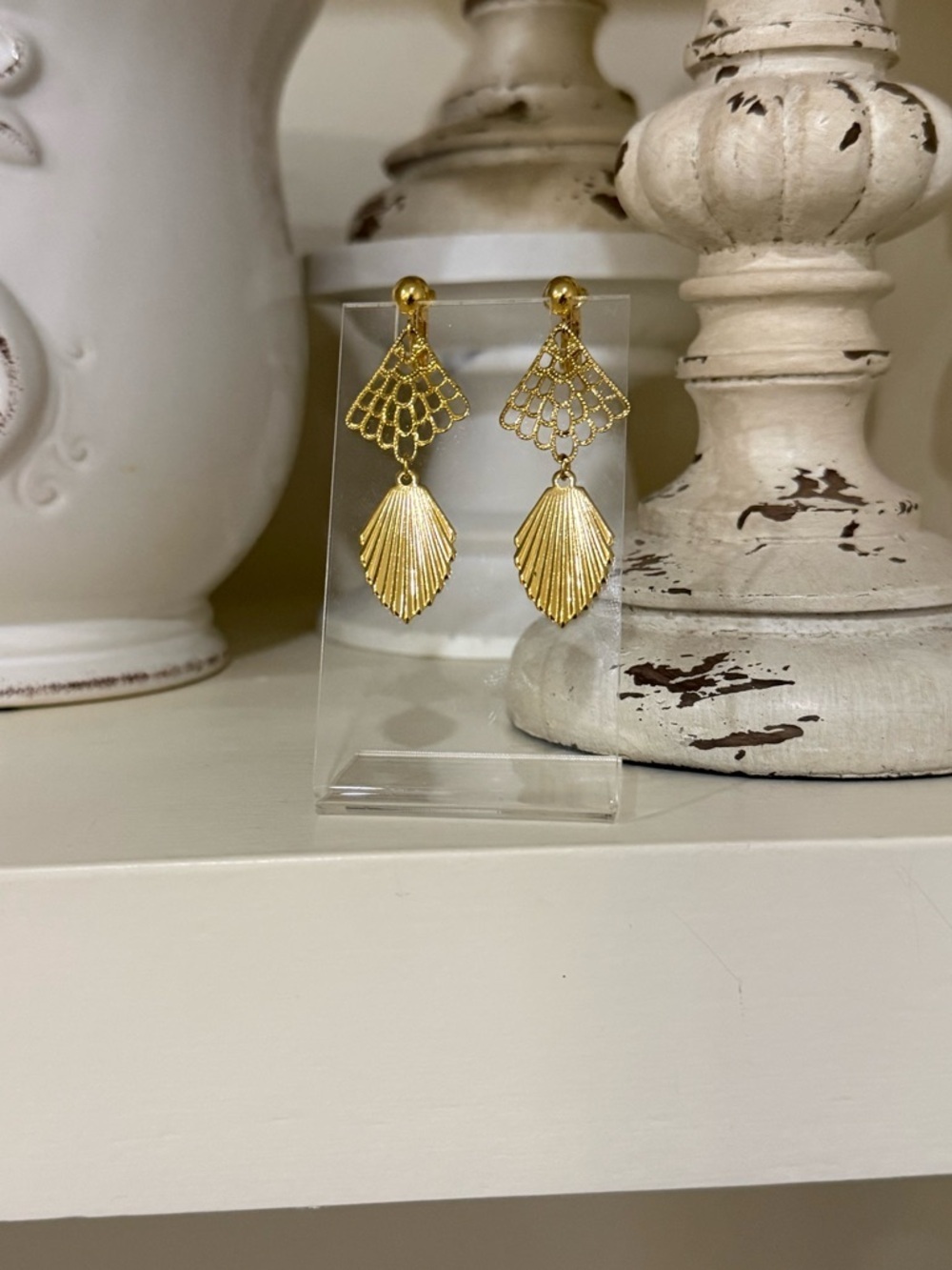 Vintage Sarah Coventry Scallop Gold Tone Clip-On Earrings